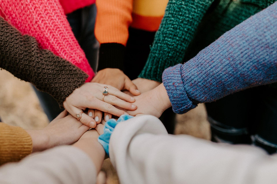 Hoe introverten en extraverten elkaar aanvullen in de samenwerking